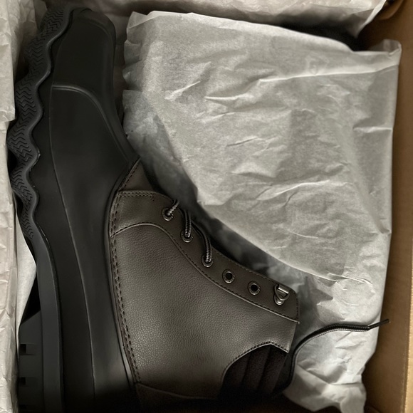 Snow boots